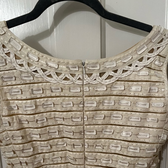 Oscar De La Renta Sleeveless White Ribbon and Leather Knee Length Dress (R11) - Picture 4 of 9